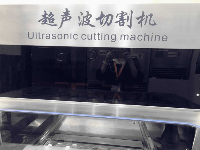 Ultrasonic-Cake-Cutting-Machine-01